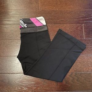 Lululemon Groove Crop Reversible Flared Legging Size 2